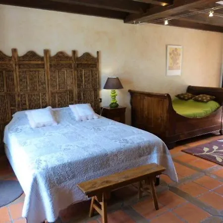 Bed & Breakfast Chambres D'hotes - Chateau De Larre Chatres (Aquitaine)