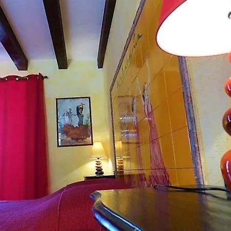 Chambres D'hotes - Chateau De Larre * Chatres (Aquitaine)